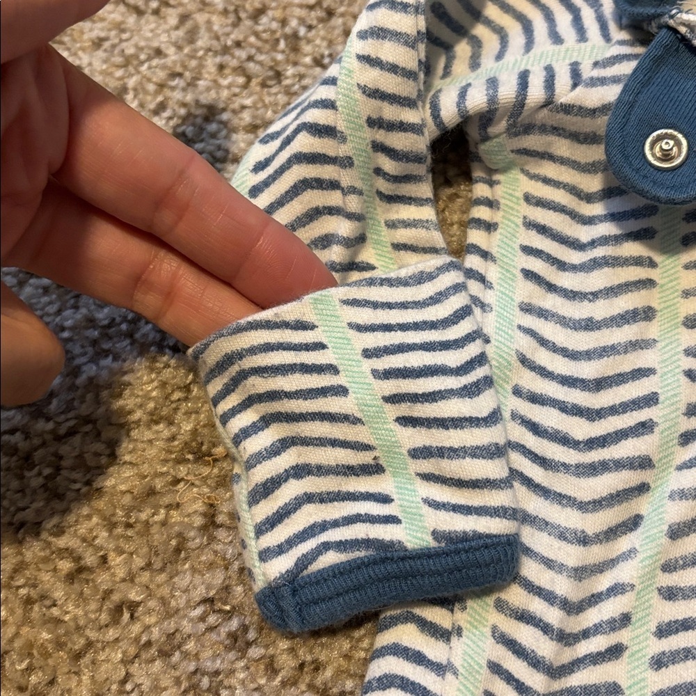 Burt’s Bees Baby 100% Organic Cotton Blue Printed Sleeper Size 0-3 Months - Picture 4 of 5